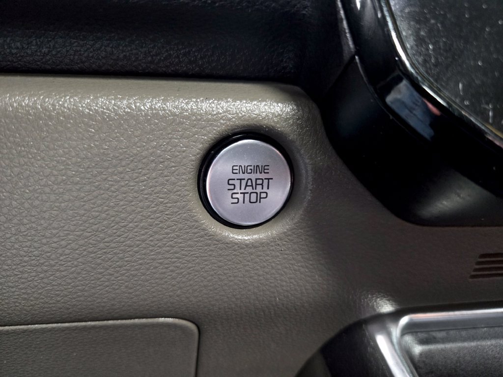 Used 2025 Kia Carnival SX FWD image 18