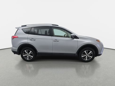 Used 2018 Toyota RAV4 XLE image 4