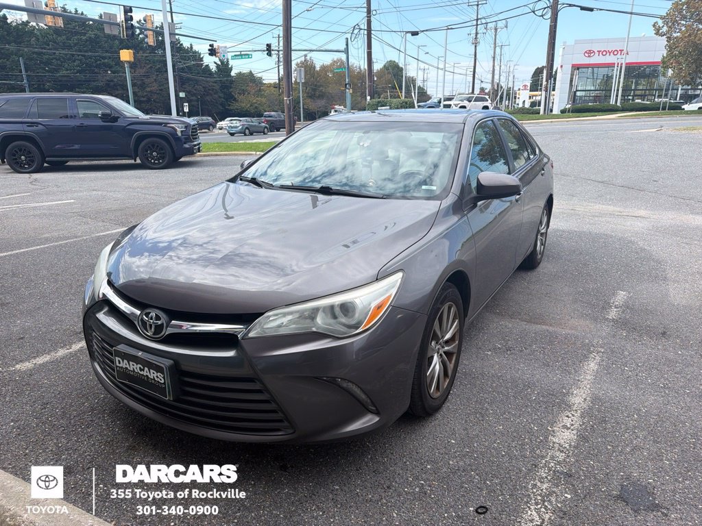 Used 2015 Toyota Camry XLE w/ Moonroof Package FWD image 1
