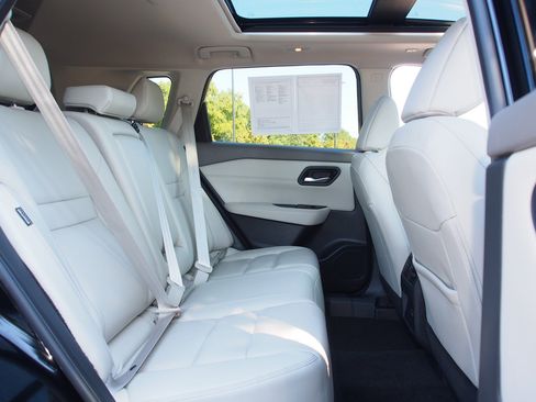 Used 2023 Nissan Rogue SL FWD image 14