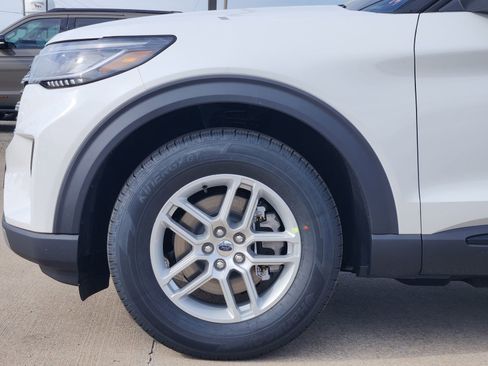 New 2026 Ford Explorer Active RWD image 9