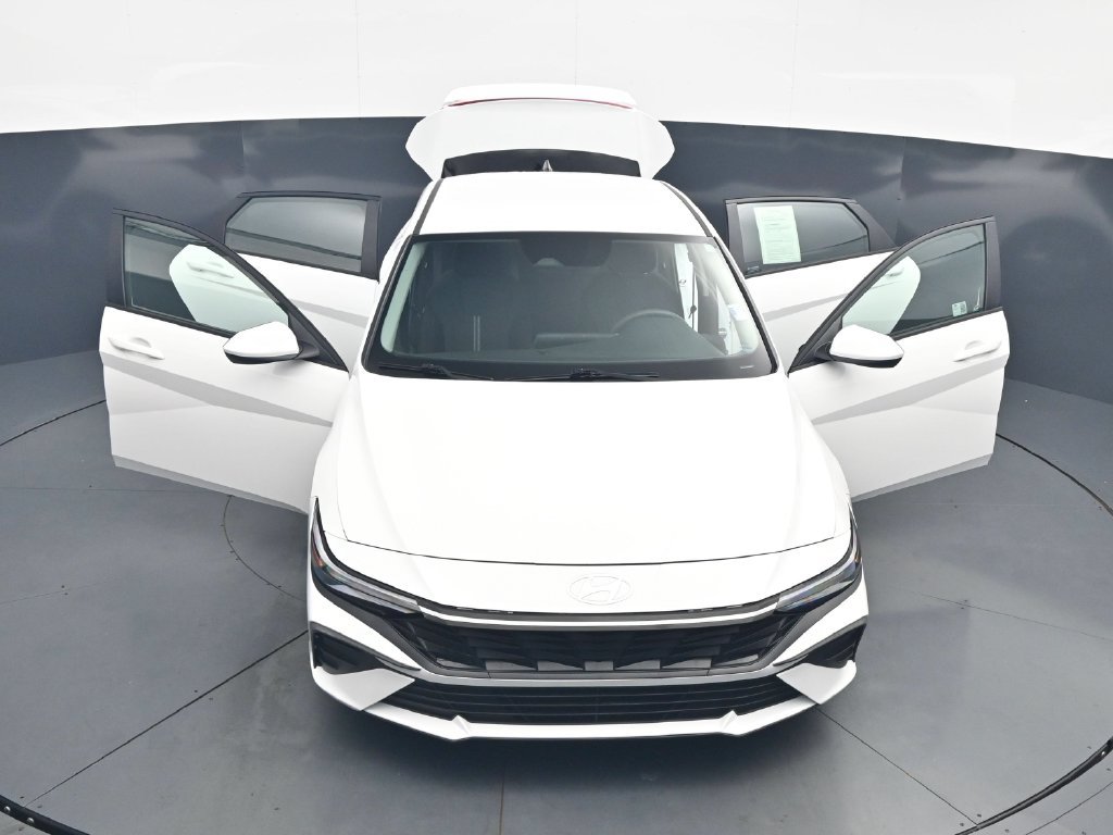 Used 2024 Hyundai Elantra SE FWD image 47