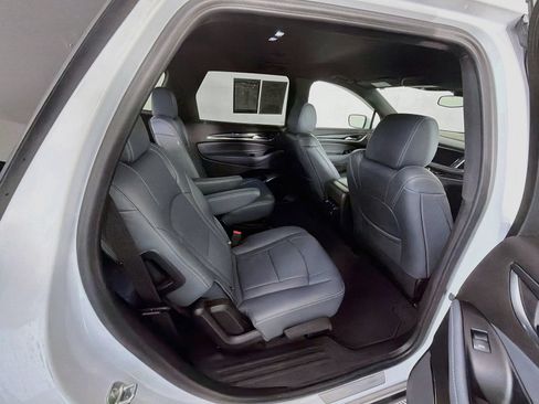 Used 2024 Buick Enclave Essence FWD image 27