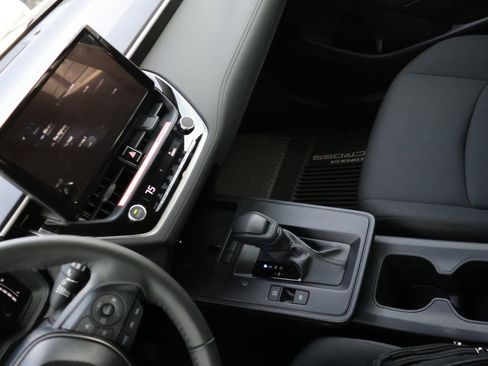 Used 2026 Toyota Corolla Cross LE image 18