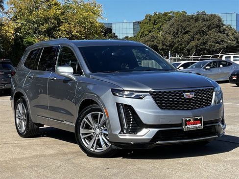 Used 2025 Cadillac XT6 Premium Luxury image 2