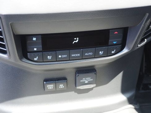Used 2025 Toyota Sequoia Platinum AWD/4WD image 17