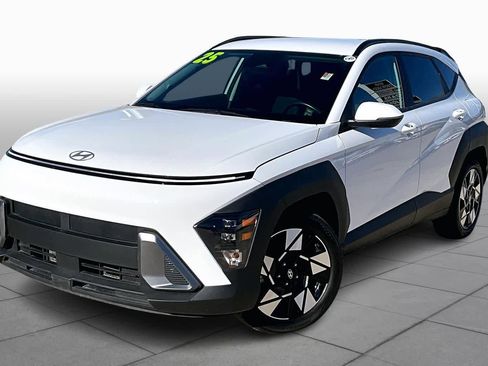 Used 2025 Hyundai Kona SEL image 2