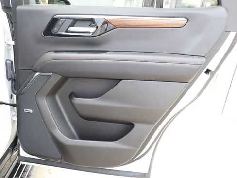 Used 2025 Chevrolet Tahoe High Country image 40