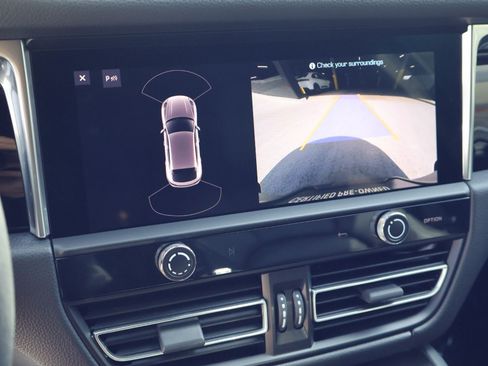 Certified 2025 Porsche Macan AWD/4WD image 19