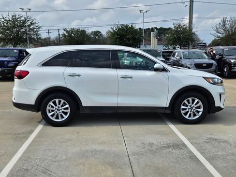 Used 2020 Kia Sorento LX image 4