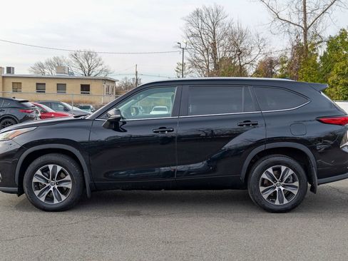 Used 2023 Toyota Highlander XLE AWD/4WD image 4