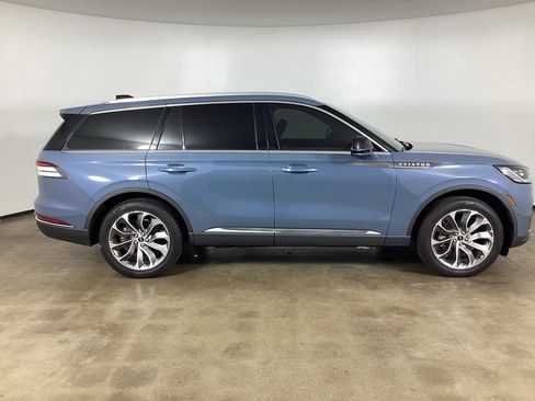 Used 2025 Lincoln Aviator Reserve w/ Illumination Package AWD/4WD image 4