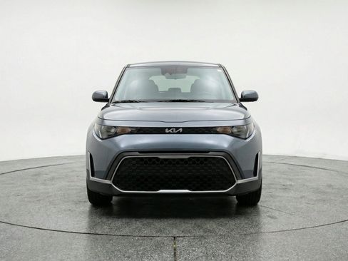 Used 2025 Kia Soul LX w/ LX Technology Package FWD image 2