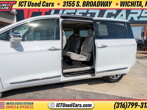 Used 2020 Chrysler Pacifica Limited FWD image 3