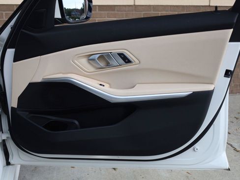Used 2020 BMW 330i Sedan w/ Premium Package RWD image 28
