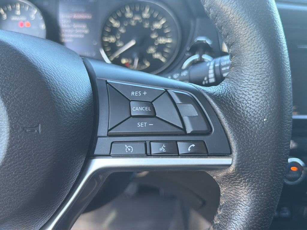 Used 2020 Nissan Rogue SV FWD image 37