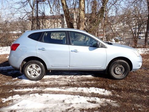 Used 2014 Nissan Rogue S image 2