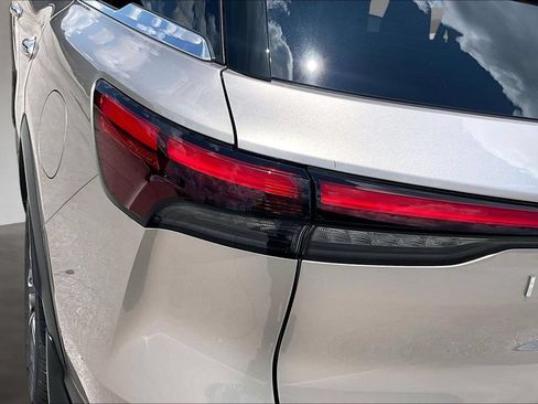 Used 2023 INFINITI QX60 Luxe w/ Performance Audio Package FWD image 23