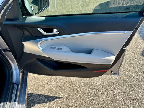 Used 2023 Genesis G70 2.0T image 10