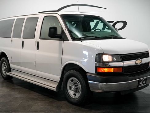 Used 2016 Chevrolet Express 3500 LT w/ LT Preferred Equipment Group RWD image 7