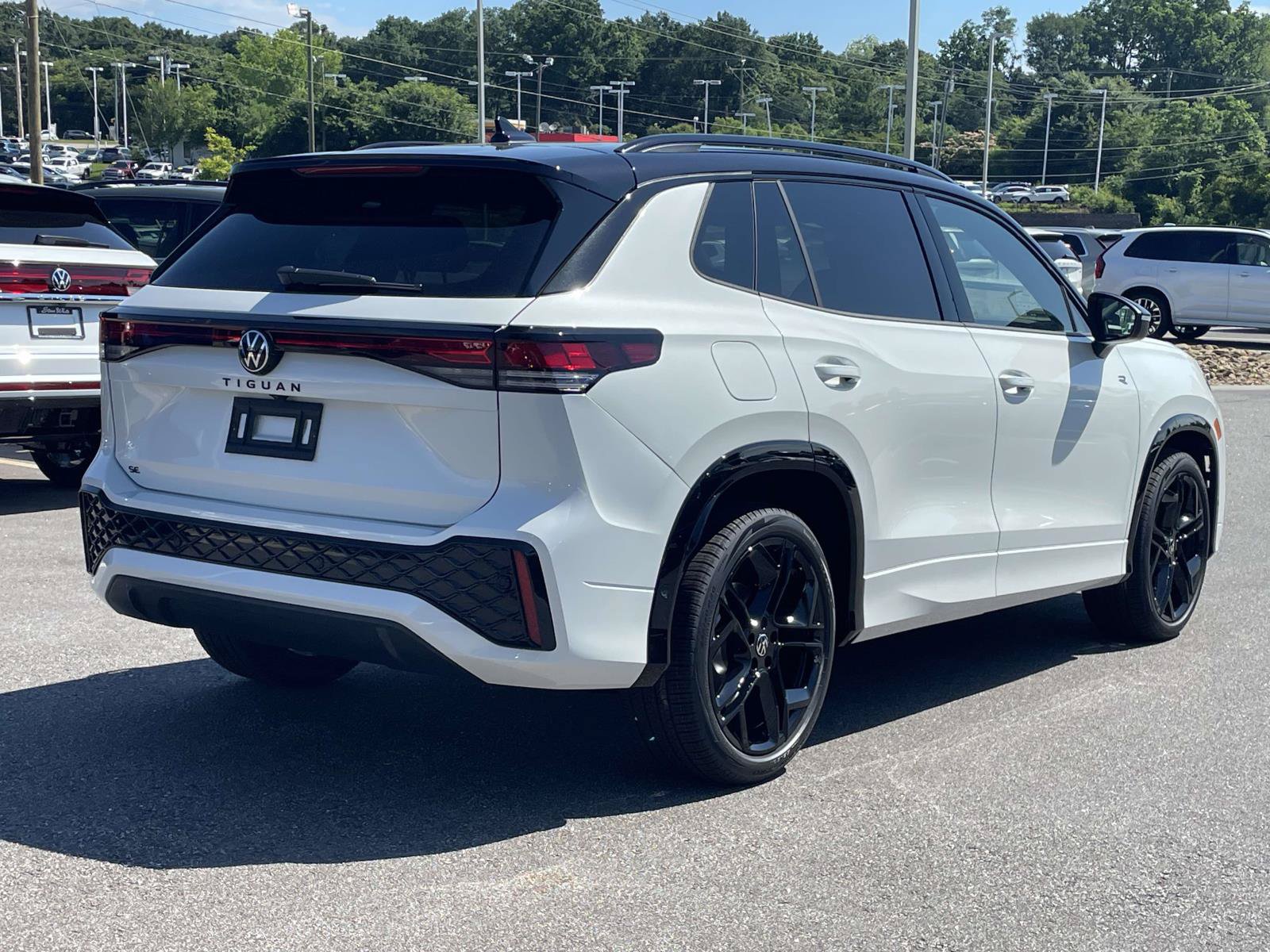 New 2026 Volkswagen Tiguan SE R-Line FWD image 6
