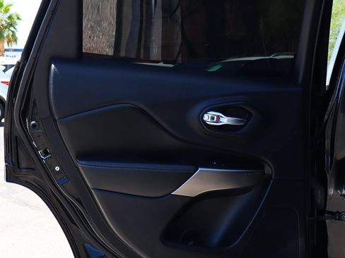 Used 2020 Jeep Cherokee Limited FWD image 32