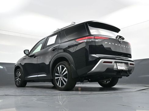 Used 2025 Nissan Pathfinder Platinum image 42