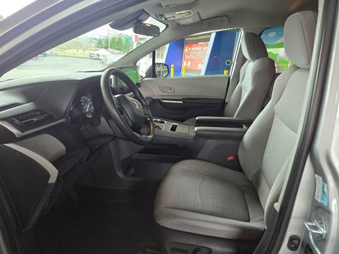Used 2023 Toyota Sienna LE image 12