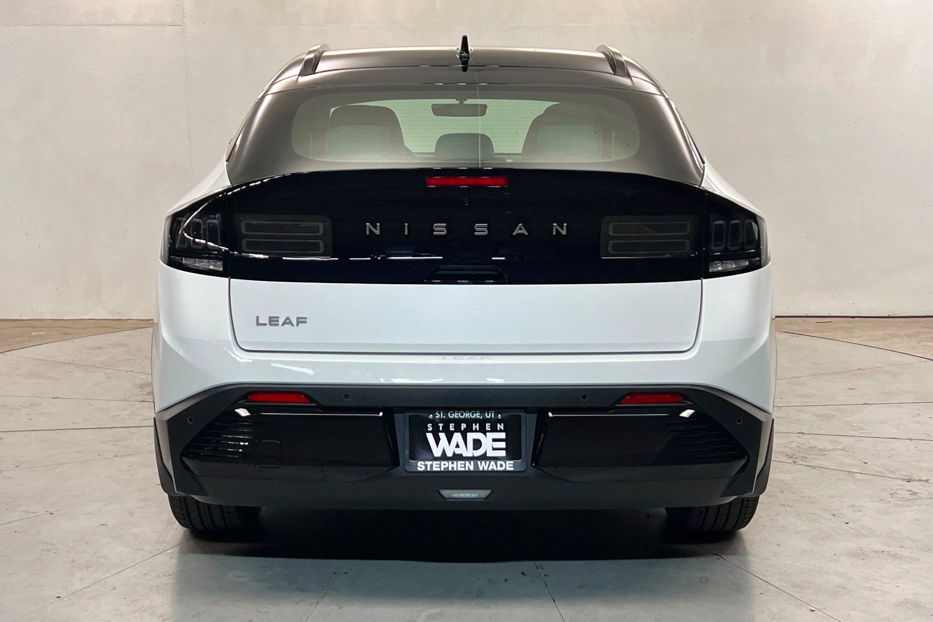 New 2026 Nissan Leaf Platinum+ w/ Illuminated Package FWD image 4