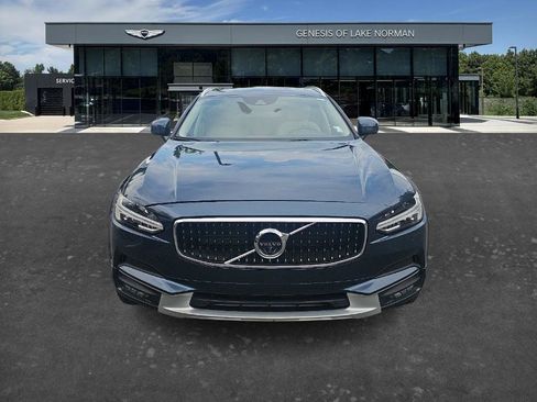 Used 2018 Volvo V90 T6 Cross Country w/ Convenience Package AWD/4WD image 2