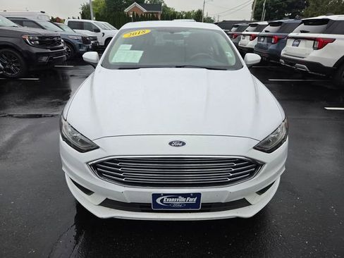 Used 2018 Ford Fusion SE w/ Fusion SE Technology Package FWD image 2