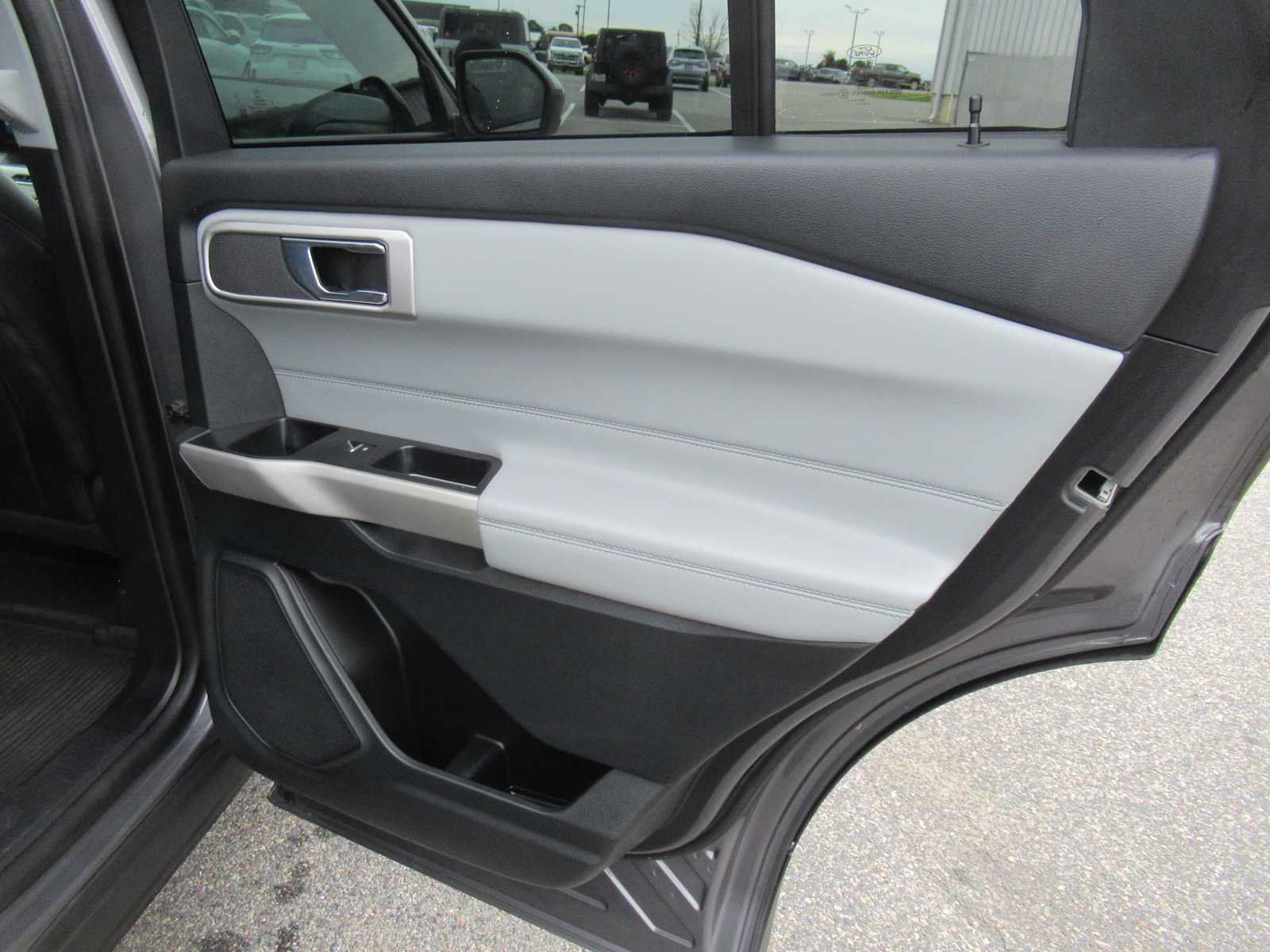 Used 2022 Ford Explorer XLT w/ Equipment Group 202A AWD/4WD image 22