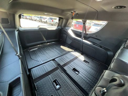 Used 2025 Chevrolet Suburban RST w/ Comfort Package AWD/4WD image 30