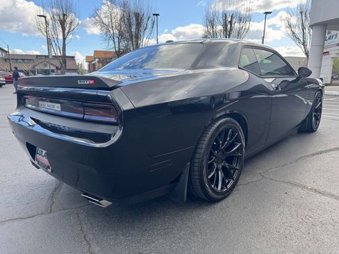 Used 2009 Dodge Challenger SRT8 w/ SRT Option Group II image 5