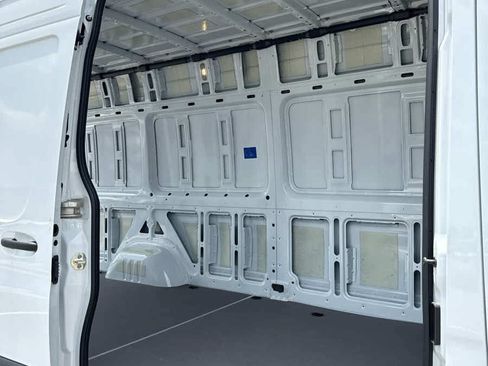 Used 2025 Mercedes-Benz Sprinter 2500 image 13