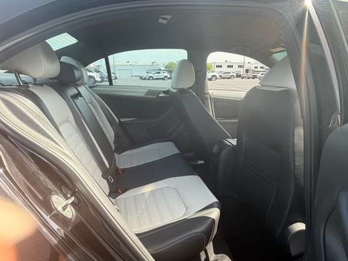 Used 2016 Volkswagen Jetta Sport FWD image 15