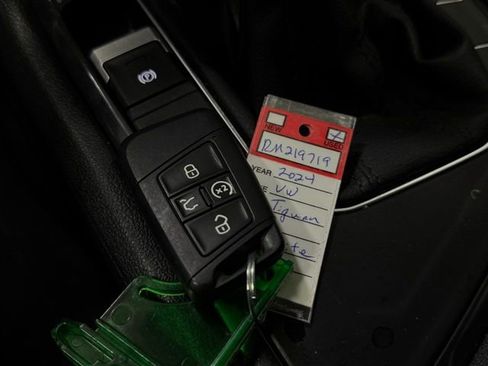 Used 2024 Volkswagen Tiguan Wolfsburg Edition image 36