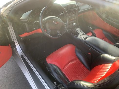 Used 2004 Chevrolet Corvette Z06 w/ Memory Package image 10