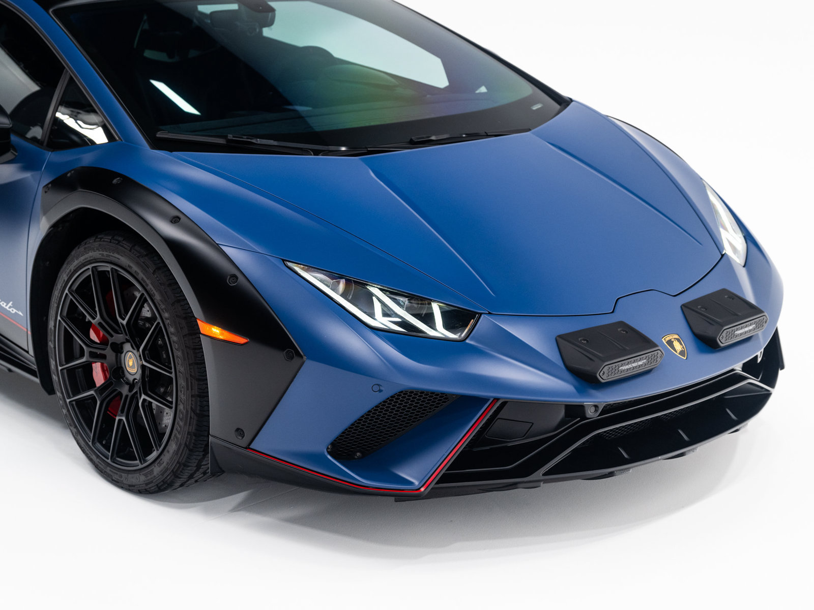 Used 2023 Lamborghini Huracan Sterrato AWD/4WD image 13