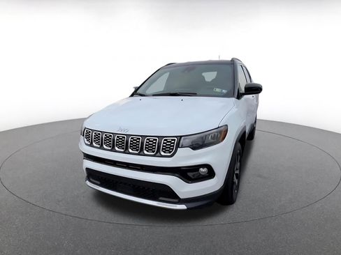 Used 2025 Jeep Compass Limited image 5