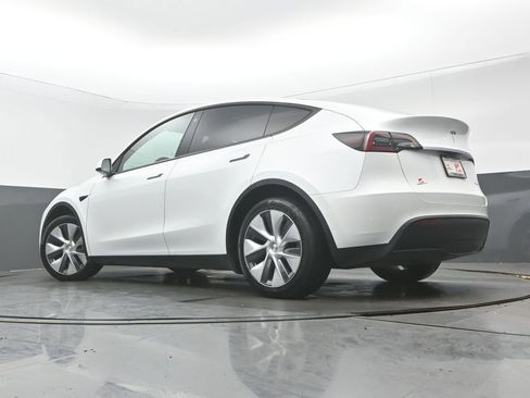 Used 2022 Tesla Model Y Long Range AWD/4WD image 30