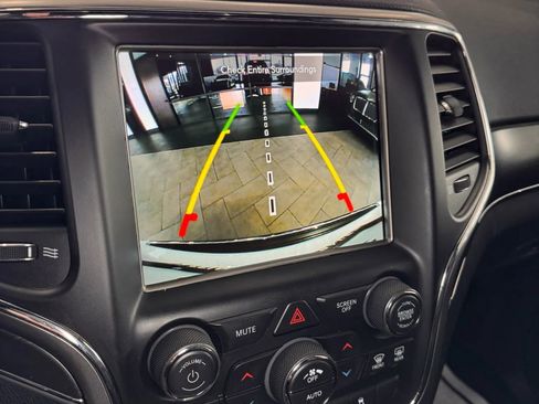 Used 2018 Jeep Grand Cherokee Limited image 28