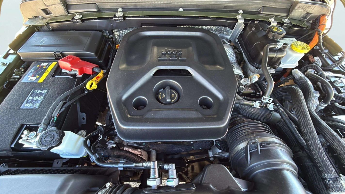 Used 2024 Jeep Wrangler Unlimited AWD/4WD image 20