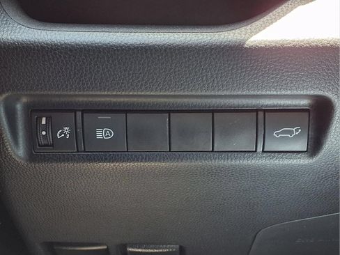 Used 2021 Toyota RAV4 XLE w/ Convenience Package FWD image 21