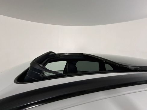 Certified 2026 Porsche Macan AWD/4WD image 23