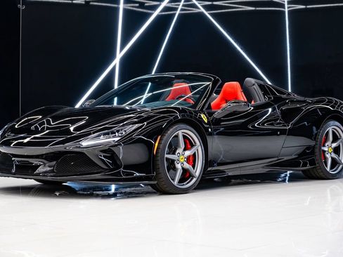 Used 2023 Ferrari F8 Tributo RWD image 3