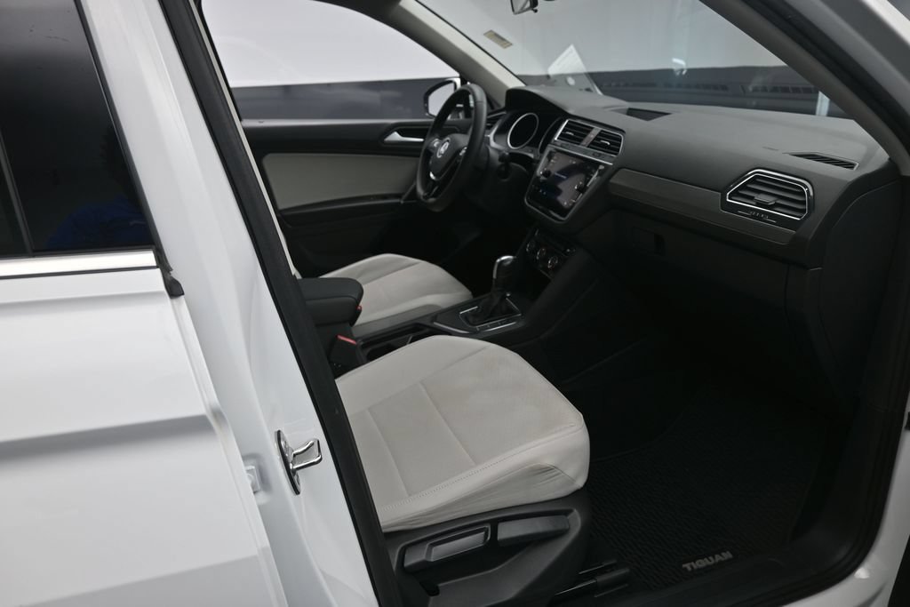 Used 2020 Volkswagen Tiguan SE FWD image 30