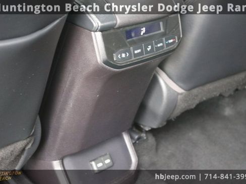Used 2022 Toyota Highlander XLE image 37