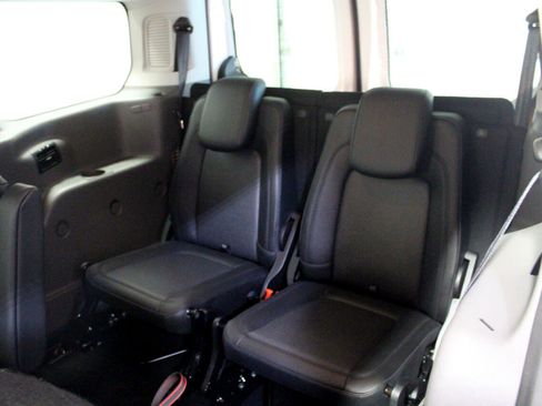 Used 2022 Ford Transit Connect XL image 16