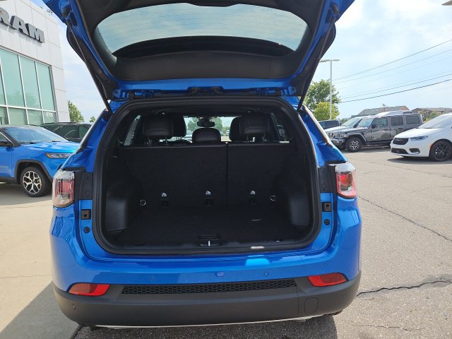Used 2023 Jeep Compass Limited AWD/4WD image 8